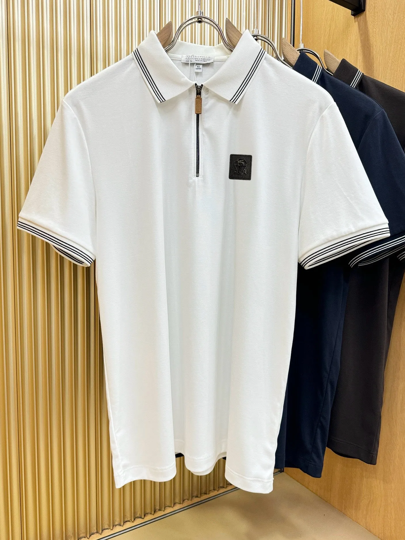 , BC Bruti's 2026 spring and summer New Arrival first counter, the latest New Arrival lapel short sleeves, mercerized cotton fabric, Premium customization, avant-garde and fashionable design! The brand logo is designed with heavy craftsmanship. It feels soft. It is comfortable to wear. It has exquisite counter-level stitching. It has fine workmanship. The upper body effect is incomparably handsome! A must-have item for a stylish man! Sizes:M-4XL